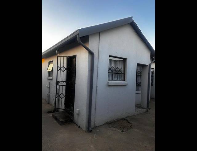 6 BEDROOM HOUSE FOR SALE IN BIRCH ACRES